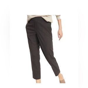 OLD NAVY Women’s Pull On Ankle Pant | Size 6